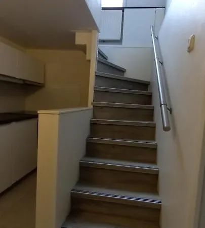 74 Pijnboomstraat * Χάγη